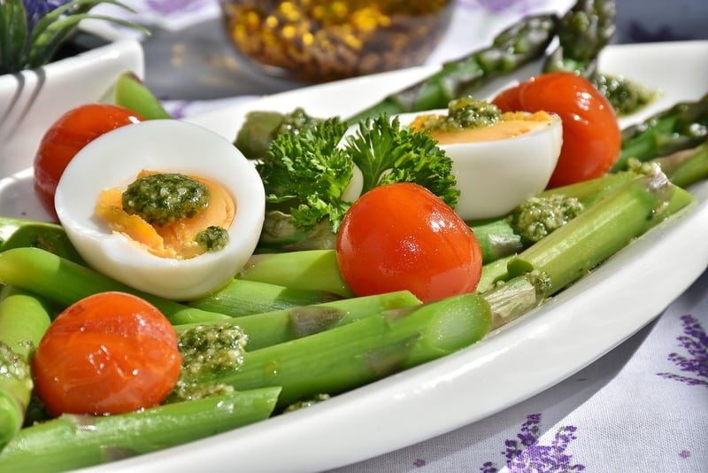 Plate with asparagus and sauce